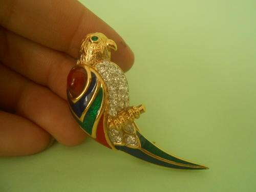 MARKED DOWN! Vintage Parrot Brooch (5cm in length)